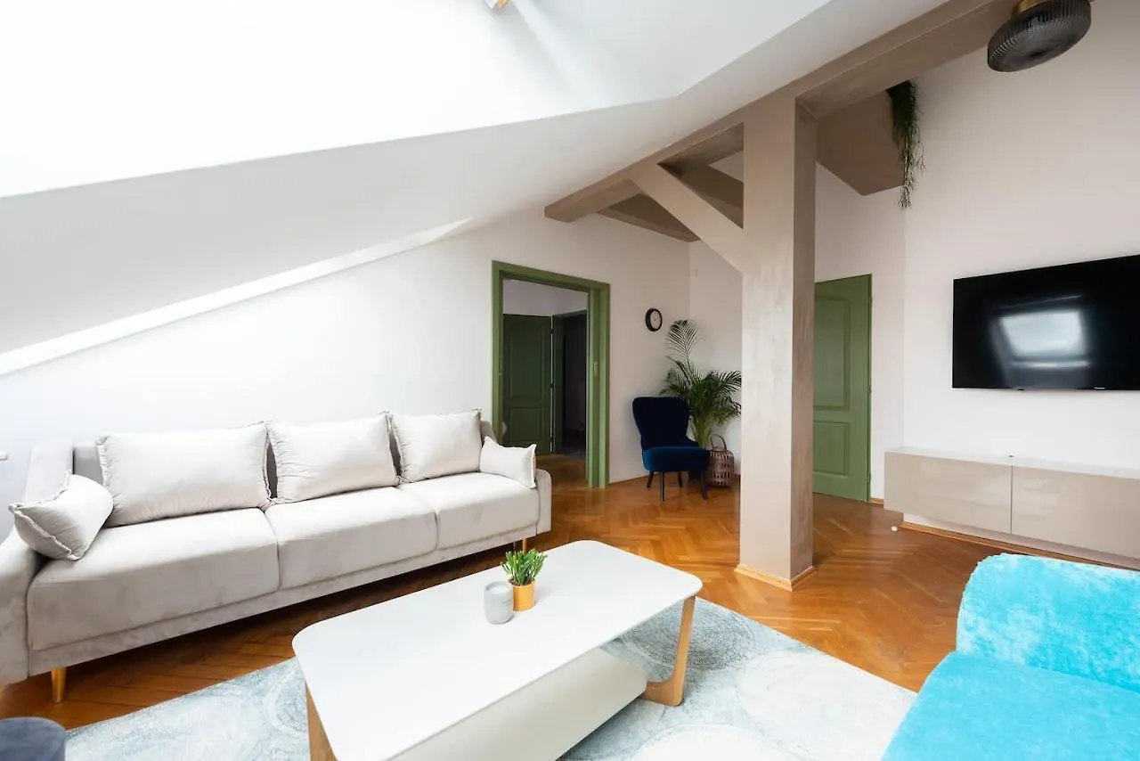 Huge 5 Bedrooms Apartment Near Prague Castle