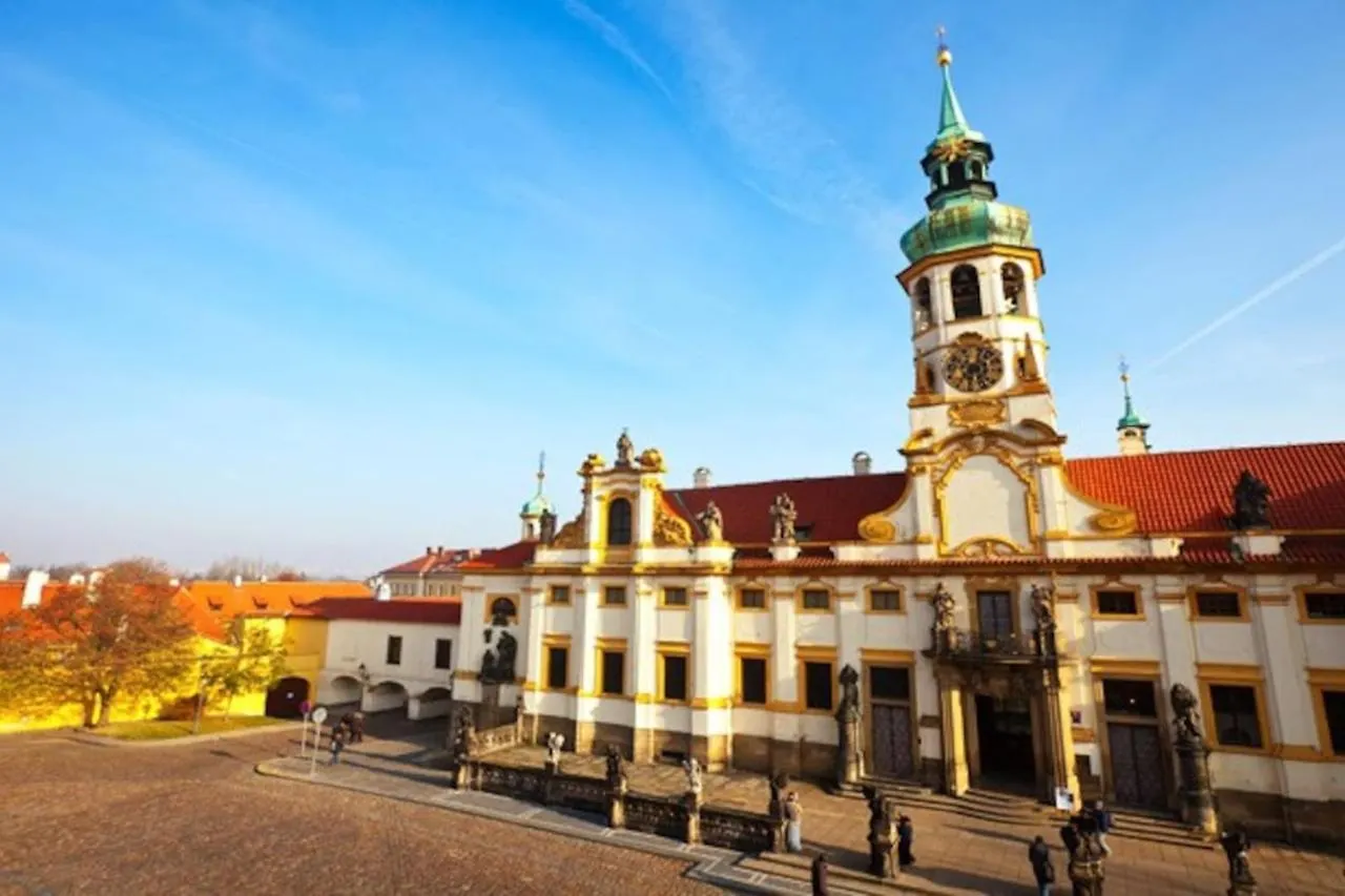 Huge 5 Bedrooms Apartment Near Prague Castle Czech Republic
