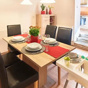 Apartmán Cozy With Terrace Near Castle, Praha